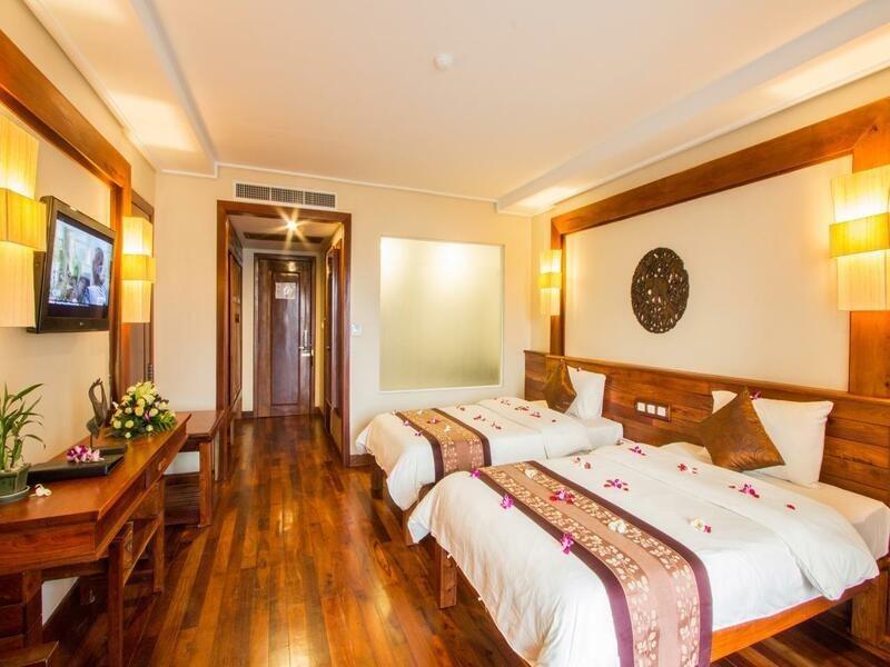 Royal Empire Premium Hotel Siem Reap Exterior photo