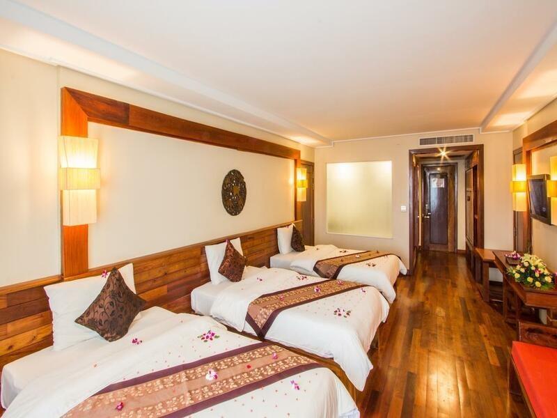 Royal Empire Premium Hotel Siem Reap Exterior photo