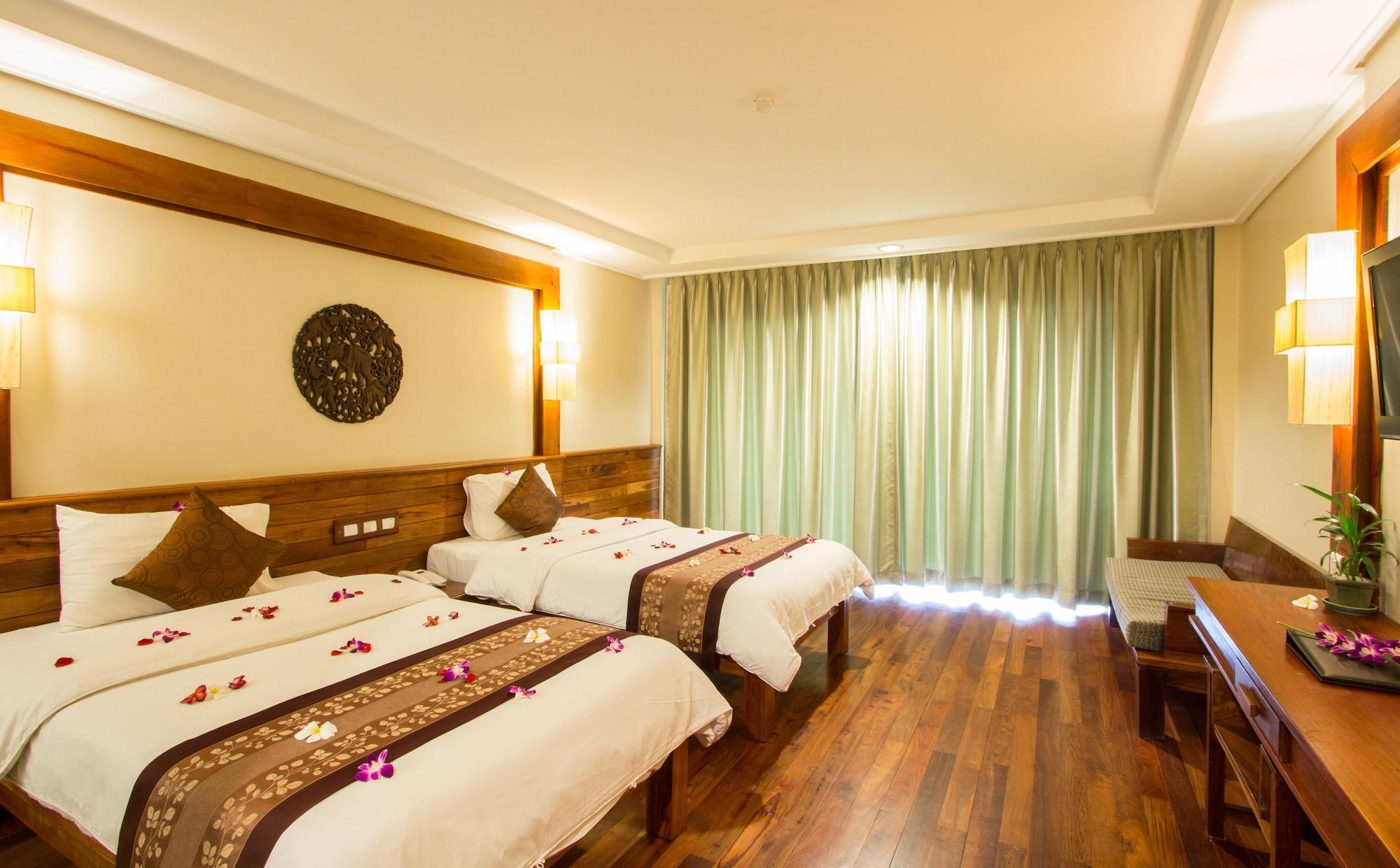 Royal Empire Premium Hotel Siem Reap Exterior photo