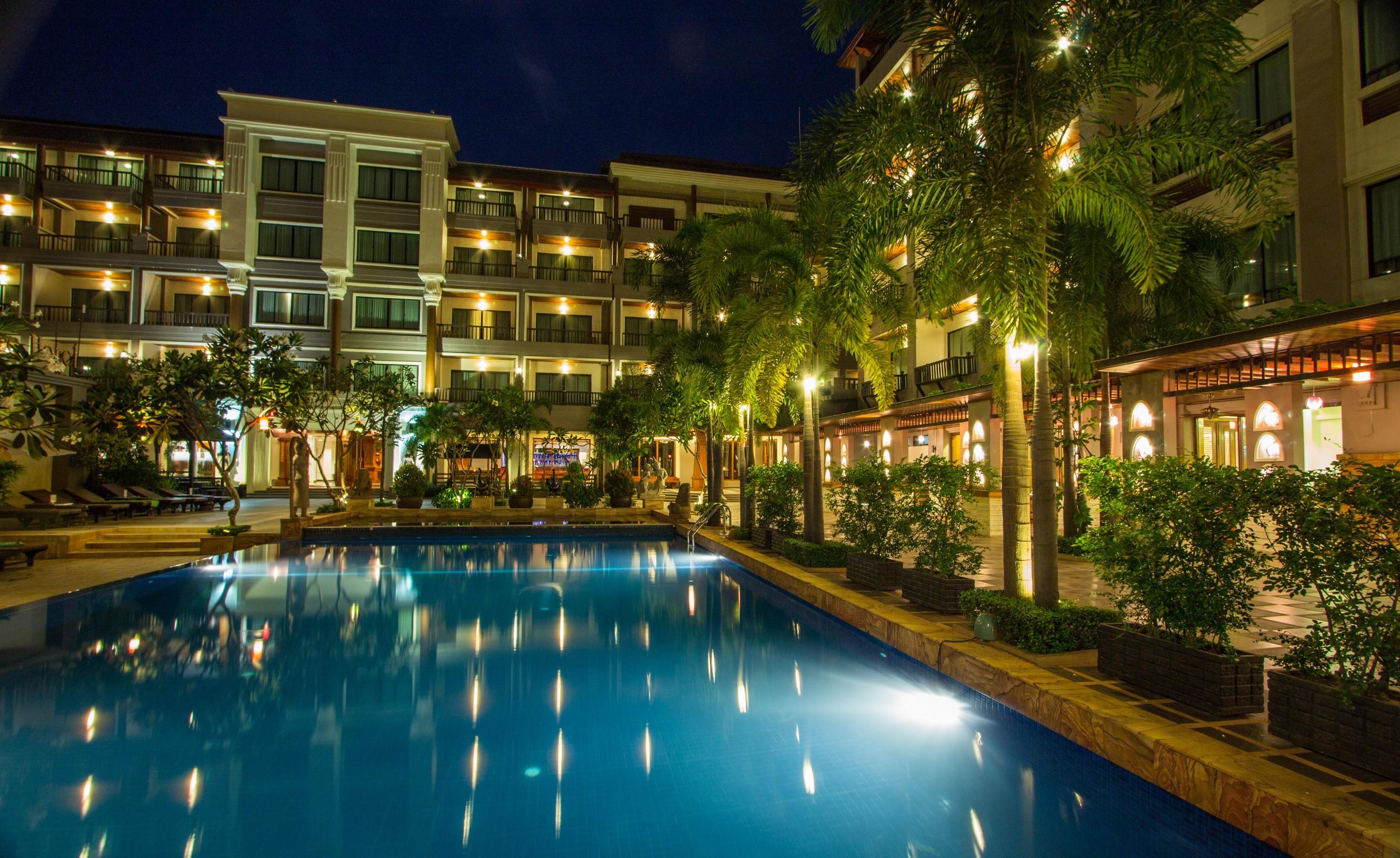 Royal Empire Premium Hotel Siem Reap Exterior photo