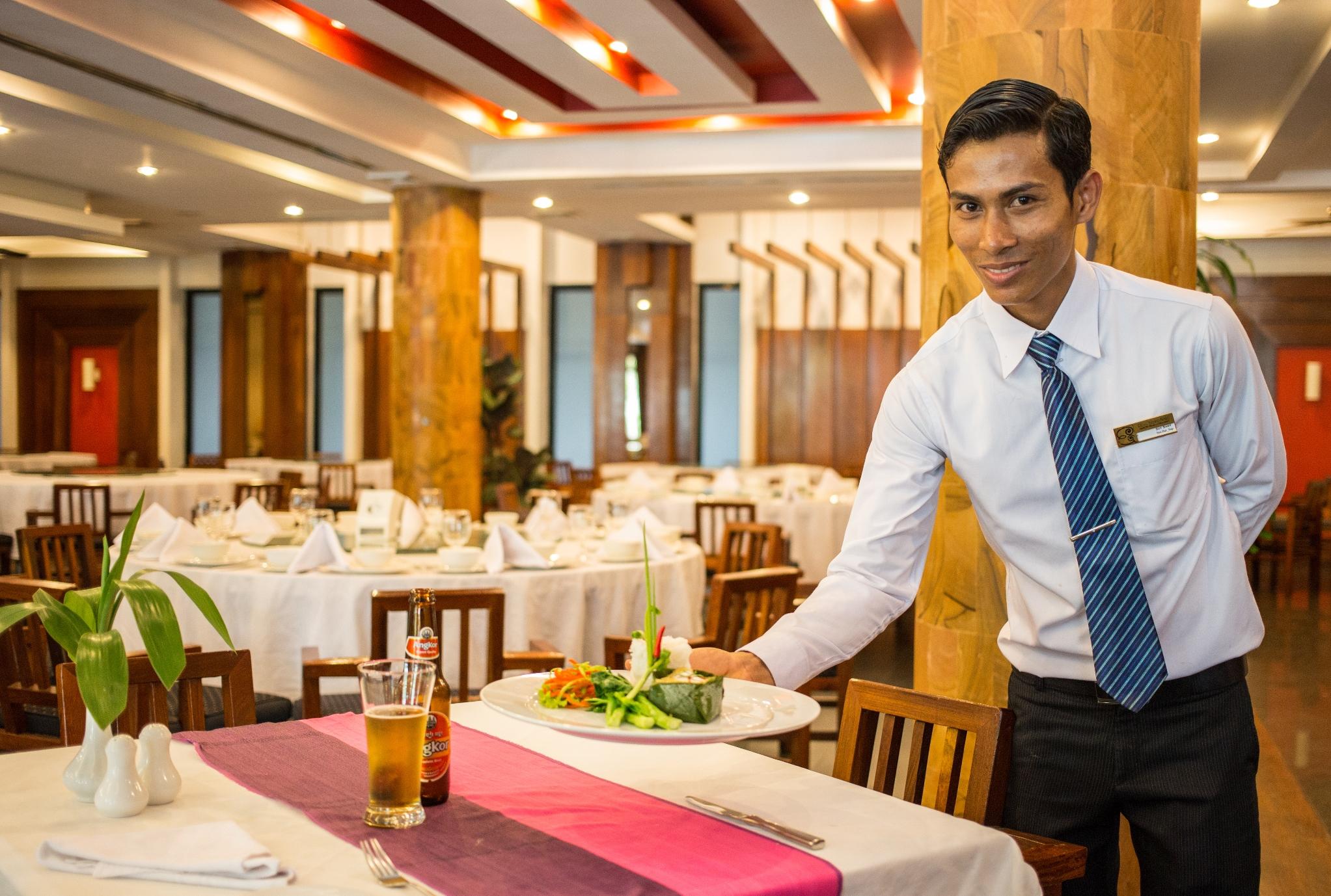 Royal Empire Premium Hotel Siem Reap Exterior photo