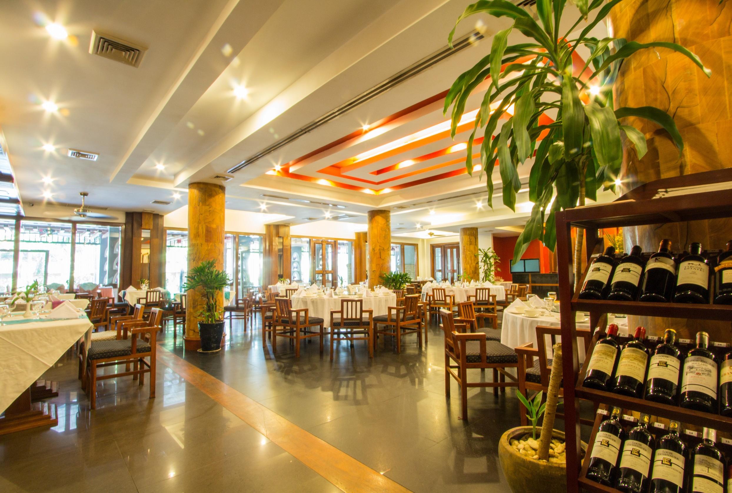 Royal Empire Premium Hotel Siem Reap Exterior photo