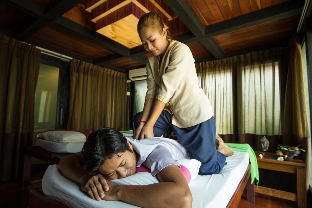 Royal Empire Premium Hotel Siem Reap Exterior photo