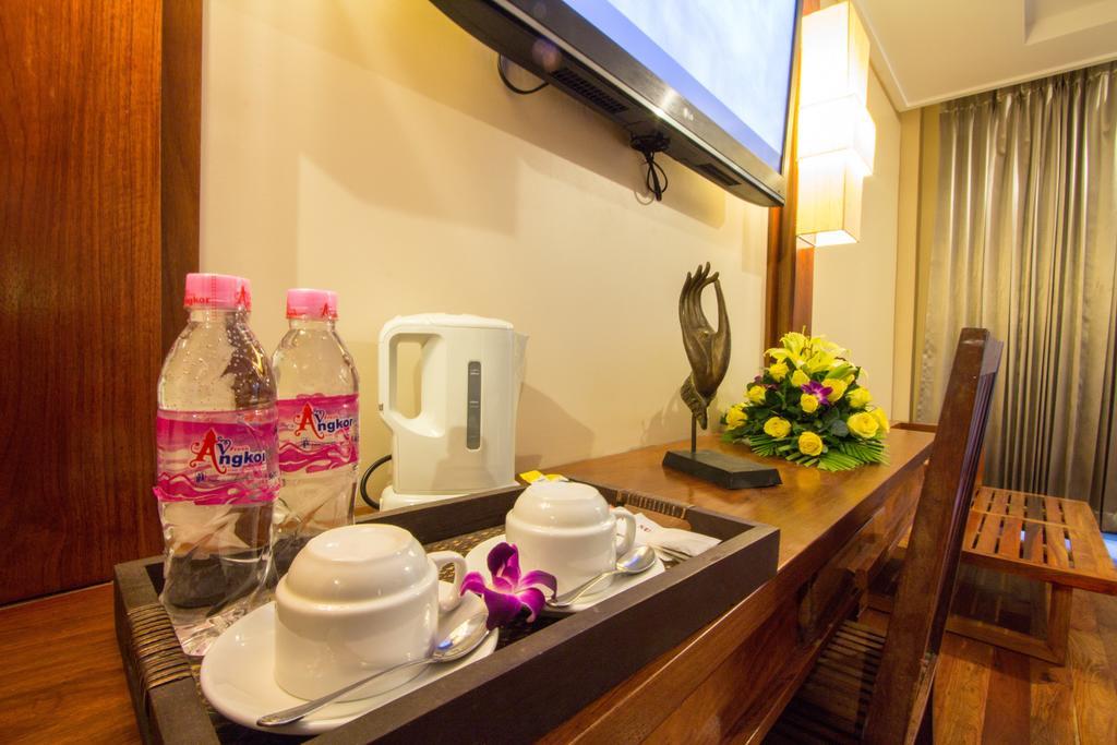 Royal Empire Premium Hotel Siem Reap Exterior photo