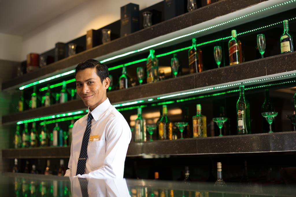 Royal Empire Premium Hotel Siem Reap Exterior photo