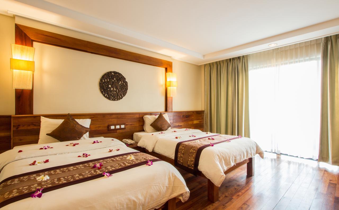 Royal Empire Premium Hotel Siem Reap Exterior photo