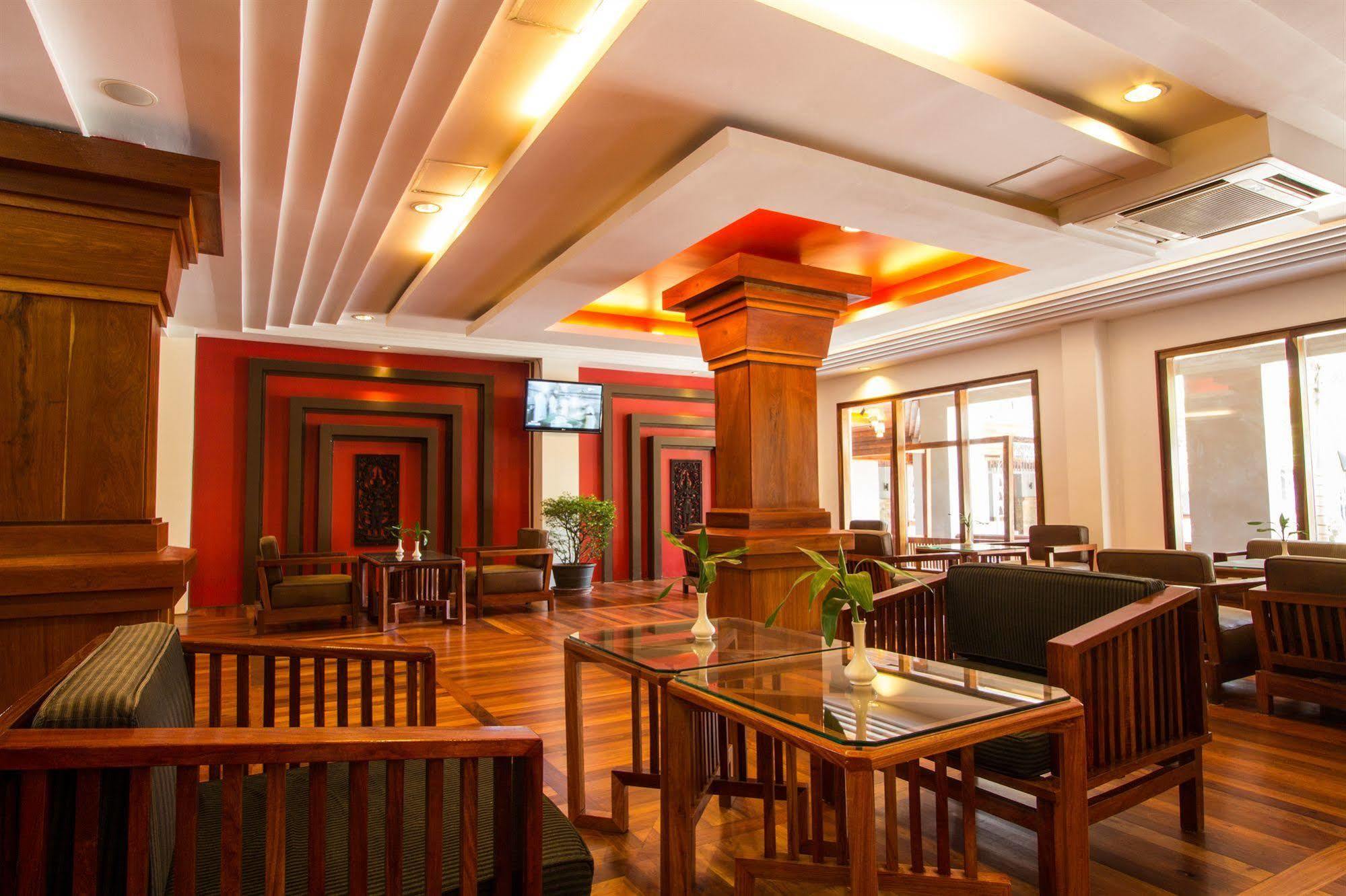 Royal Empire Premium Hotel Siem Reap Exterior photo